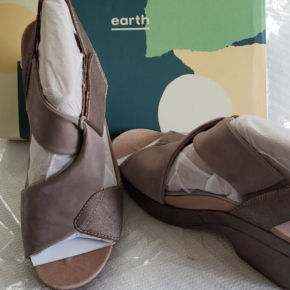 Earth Platform Sandal sz 10